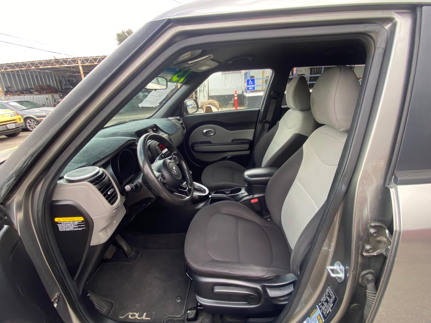 2015 /BLK/GREY Kia Soul (KNDJN2A28F7) , AUTOMATIC transmission, located at 44356 Date Ave., Lancaster, CA, 93534, (661) 945-6555, 34.688919, -118.139374 - Photo#2